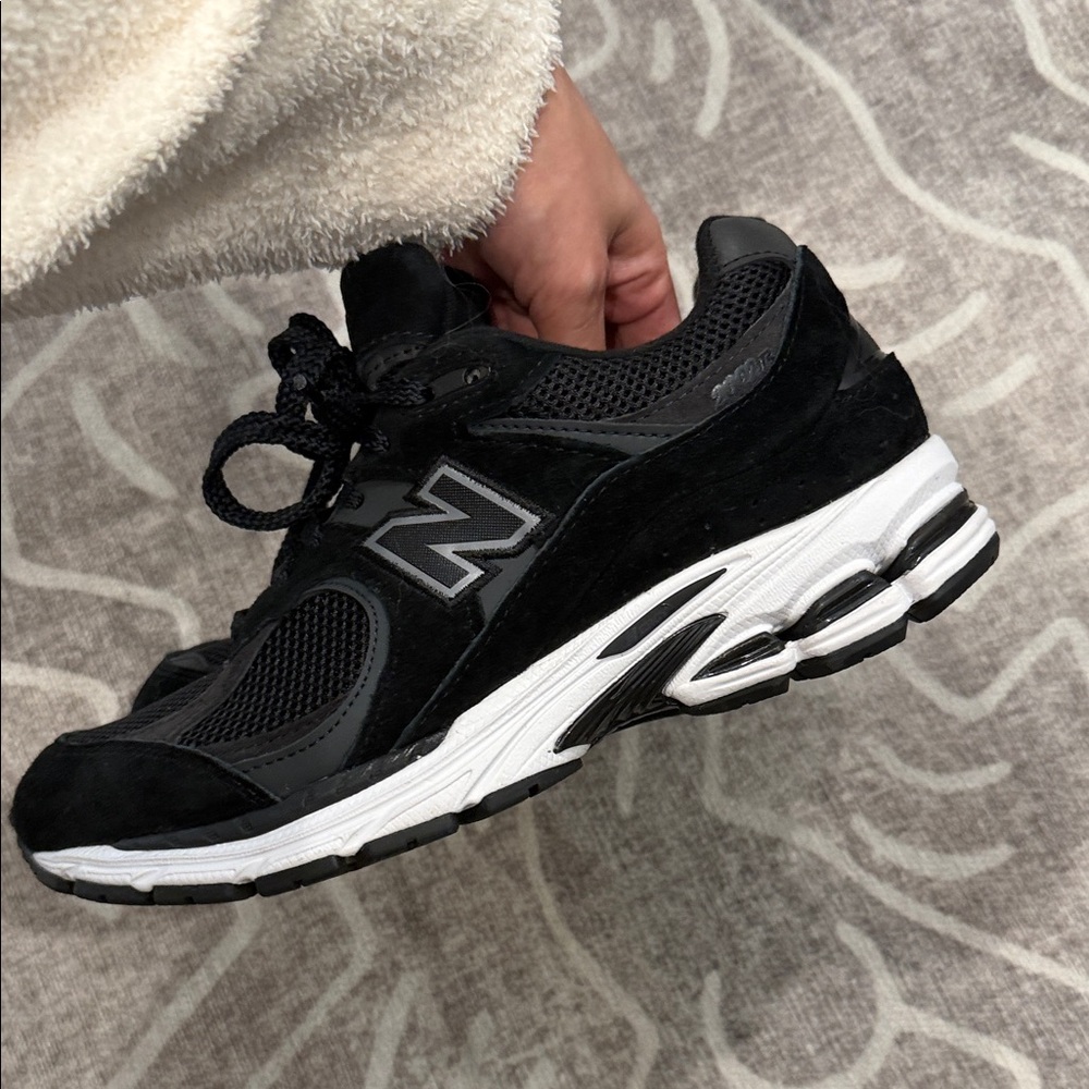 NWOT New Balance Black 2002R Sneakers 7.5 - Picture 4 of 7